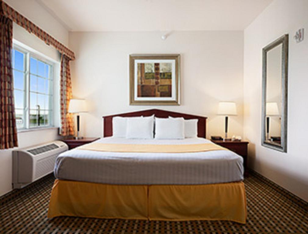 Days Inn & Suites By Wyndham Columbus Ne Esterno foto